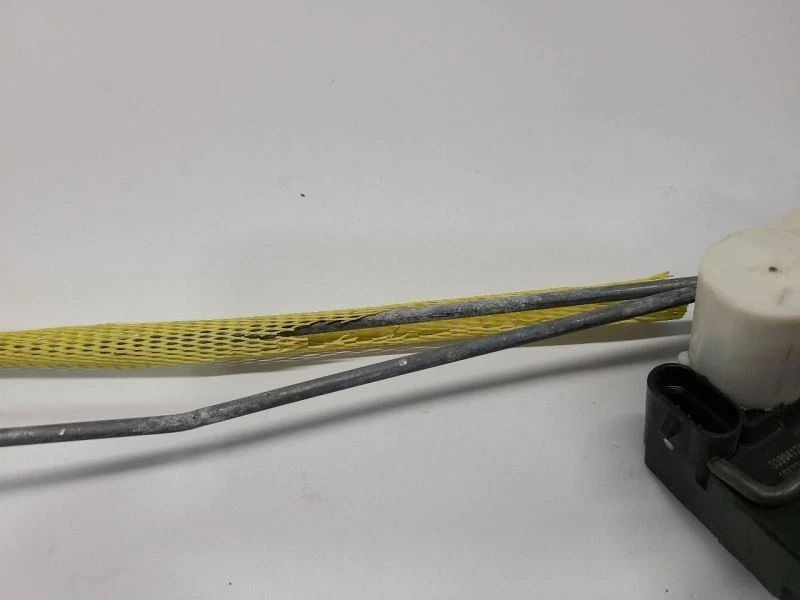 GMC ENVOY LH 2005 actuador de pestillo de puerta trasera izquierda del conductor Foto 4 de 4