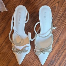 Berness White Strappy Bridal Heels Rhinestone Bow Size 7.5 High Heel