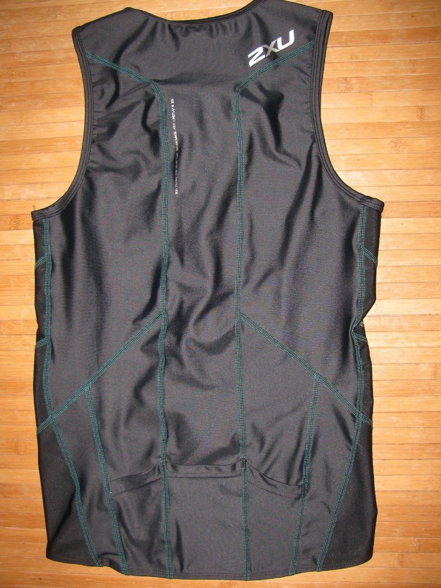 トライアスロン用、2XU sizeSM。 2XU Triathlon JERSEY Tri Shirt Size SMALL Nylon Spandex Zipper