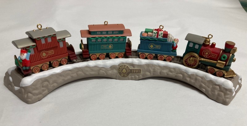 Hallmark Keepsake Claus & CO RR Train & Cars On Bridge Complete 5-Piece Set 1991