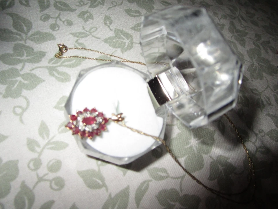 Vintage 10k Gold 19”.8mm Necklace w 10K 21mm Gold Red ruby pendant - Image 3 of 4