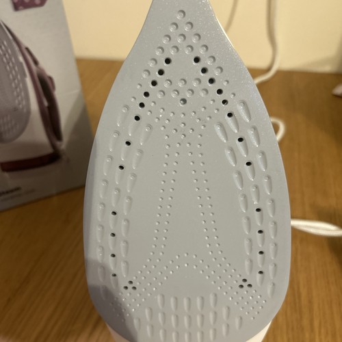 Breville SuperSteam Red Steam Iron - Picture 4 of 5