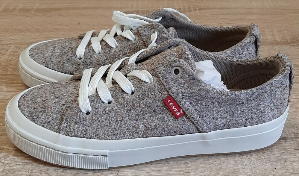 Levi Trainers Ladies Size 6.5 Brand New 
