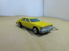 Hot Wheels Cadillac Seville 1980 Gold 1/64  Hong Kong