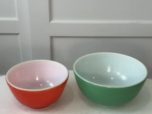 VTG PYREX Nesting Primary Colors Mixing Bowls~GREEN 2.5 QT #403 &RED 1.5 QT #402