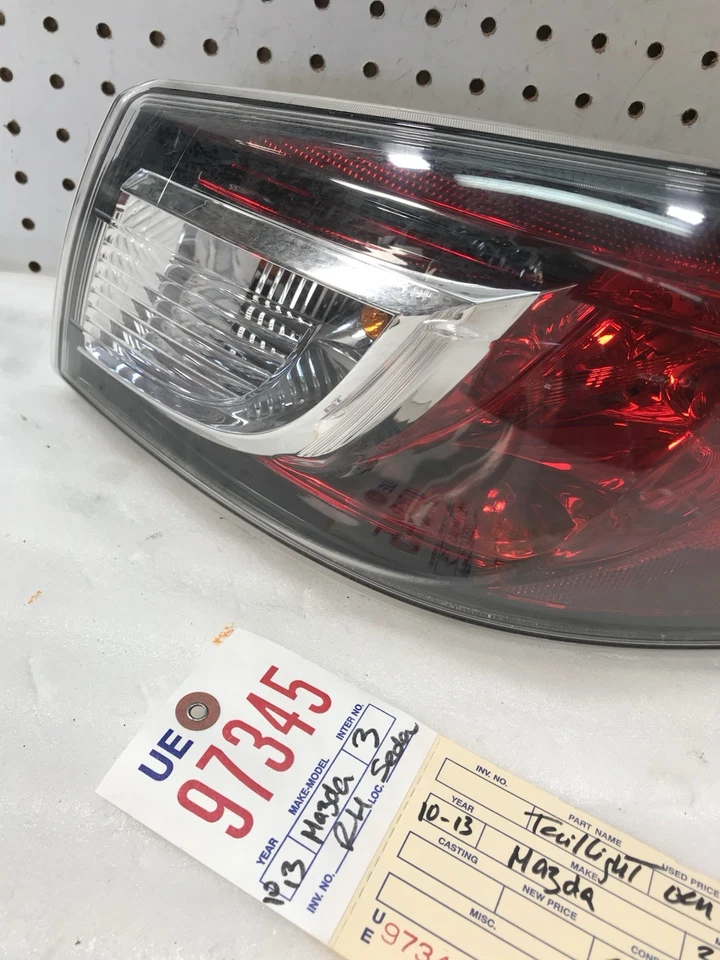 2010 2013 MAZDA 3 SEDAN RIGHT SIDE TAIL LIGHT LAMP OEM - Image 3 of 4