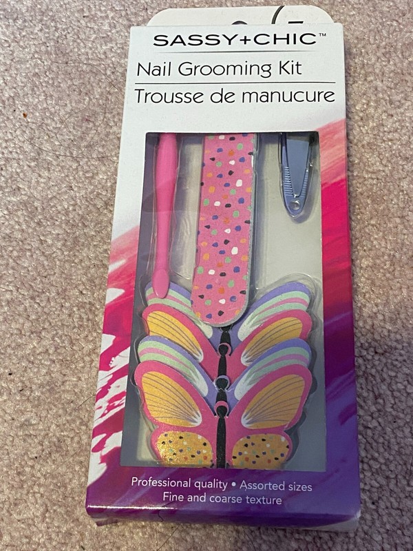 Sassy + Chic - Nail Grooming Kit - 7 Piece Kit - Butterfly Shaped Files