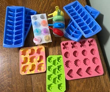 2 Vtg Hard Plastic Ice Pop Mold & Handles, 3 Silicone Ice/Jello Molds, 5 Trays