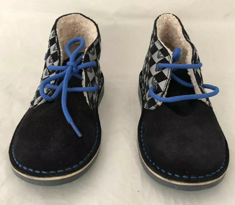 Armani Junior Niños Azul Marino Desierto Botas Zapatos 33 UE (2 EE. UU.) Portugal NUEVO CON ETIQUETAS $260 Foto 3 de 4