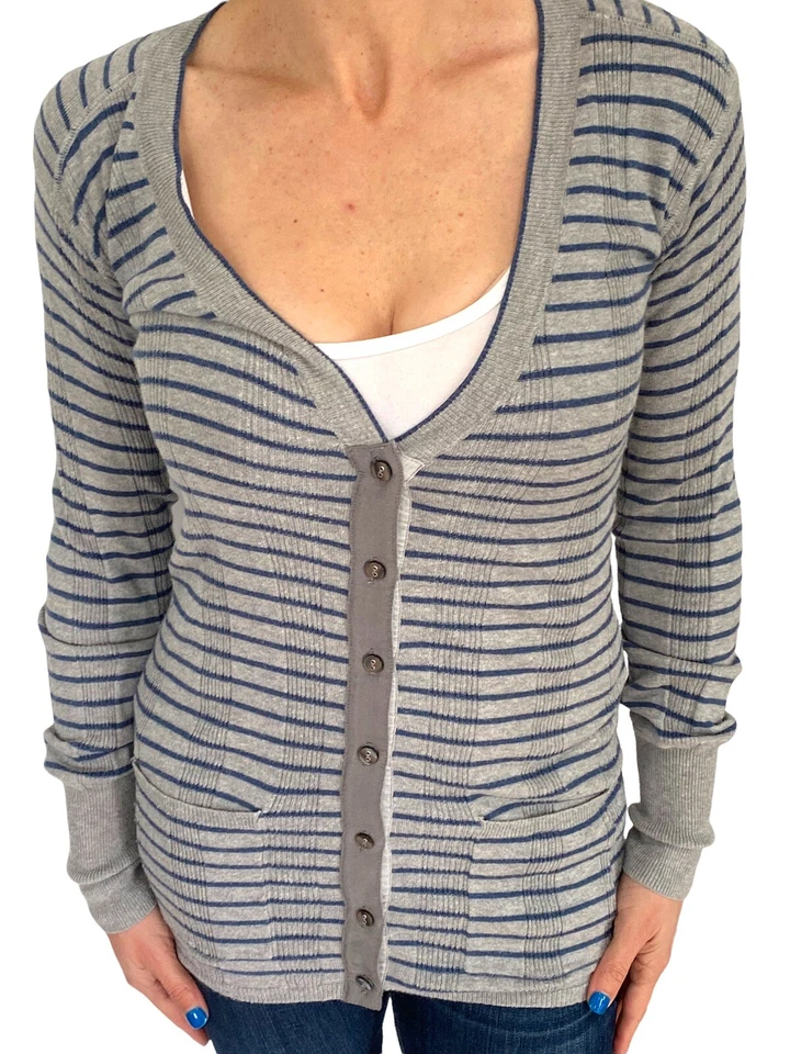 MARC BY MARC JACOBS AURELIE LISTRADO MALHA COM NERVURAS GOLA V SUÉTER CARDIGÃ CINZA XS  - Imagem 3 de 4