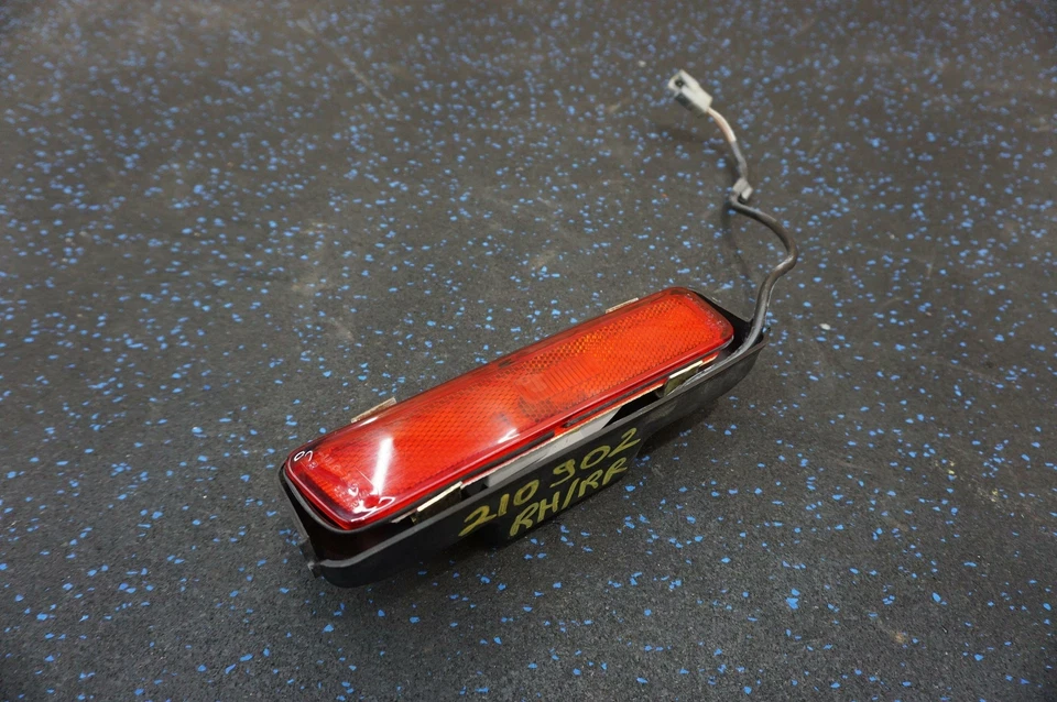 Luz de señal de giro marcador trasero derecho roja 94463142600 OEM Porsche 944 1984-91 Foto 2 de 4