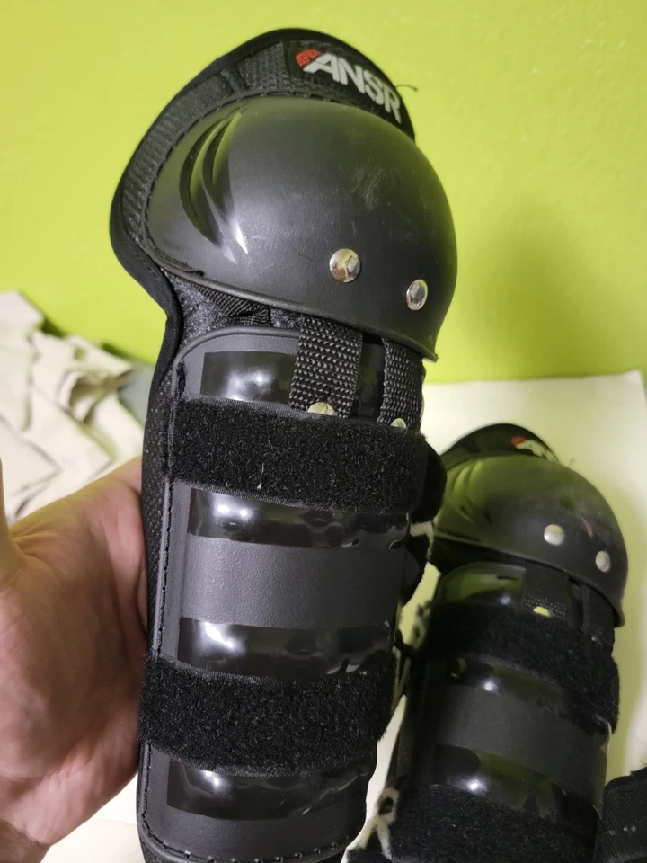 Espinilleras Ansr Black Answer Racing Motocicleta BMX Motocross Foto 4 de 4