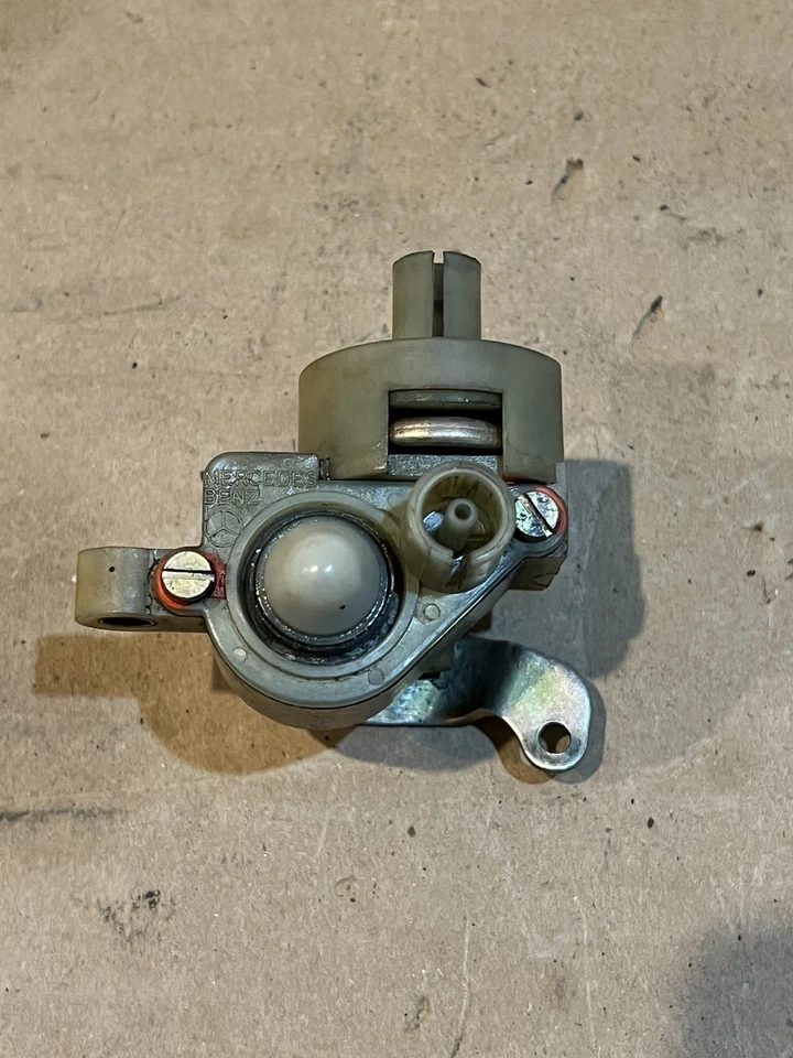 123 300D 300TD 300SD 300SDL Vacuum Regulating Transmission Valve 1230700046 - Image 3 of 4