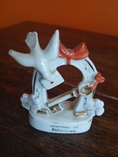 Vintage Souvenir Of Felixstowe Fairing Porcelaine KEY DOVE CLOVER