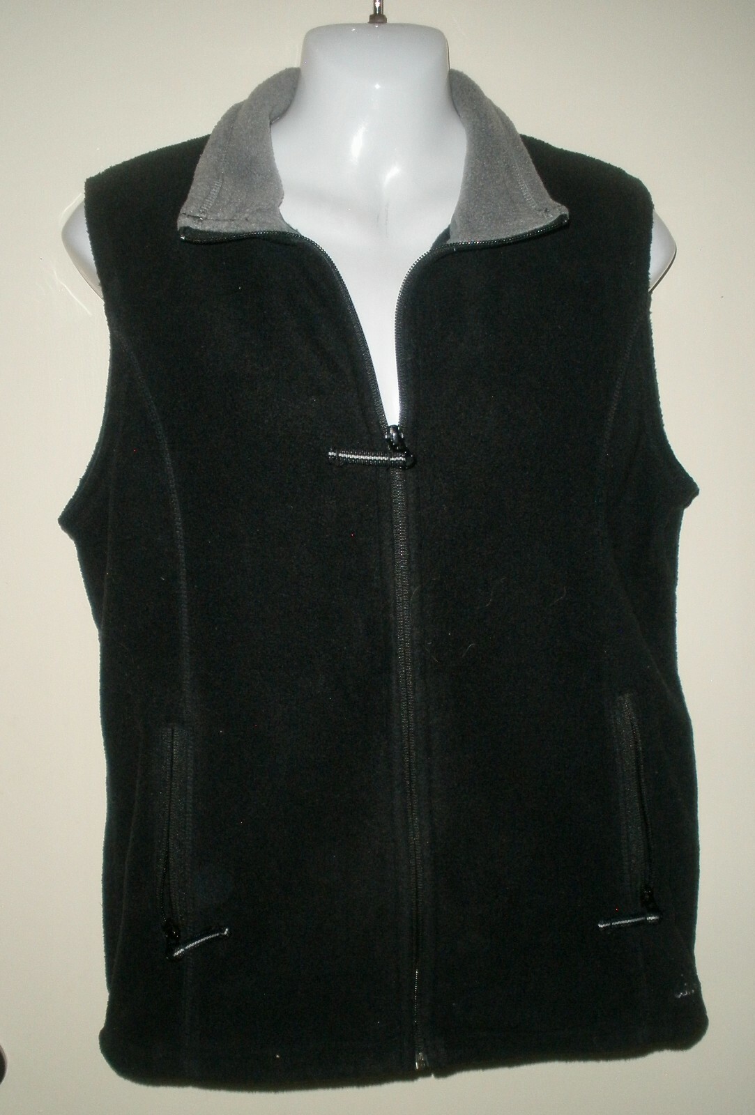 Cabelas Womens Small Black Gray Packable Fleece Vest with Bungee