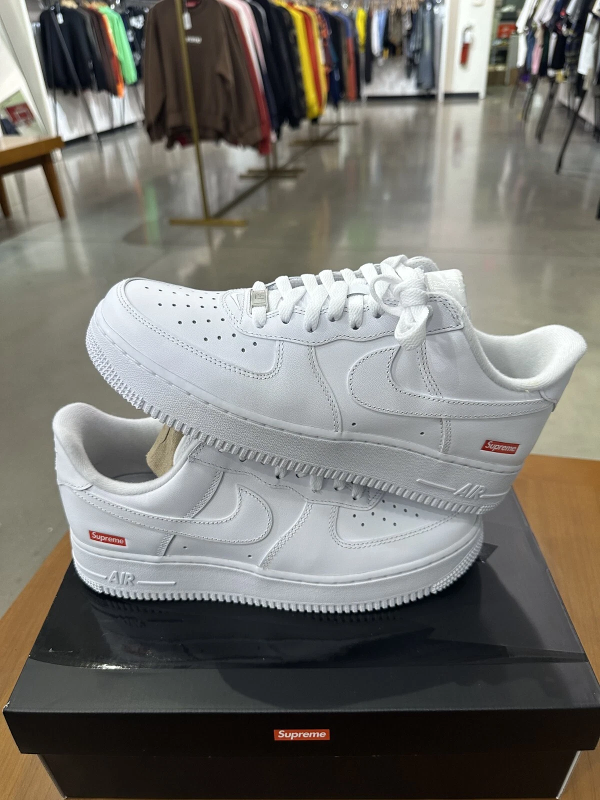 NEUF SUPREME AIR FORCE 1 blanc TAILLE 7 ENVOI RAPIDE