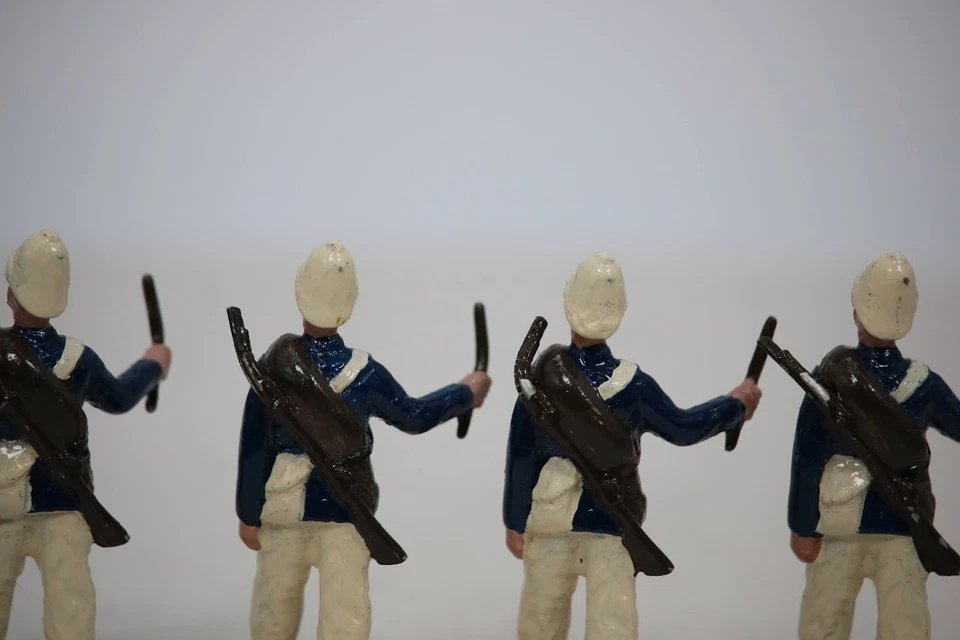 PINTADO A MANO HIERRO FUNDIDO REGIMIENTO BRITÁNICO DE LA PRIMERA GUERRA MUNDIAL SOLDADOS EN MARCHA Foto 4 de 4