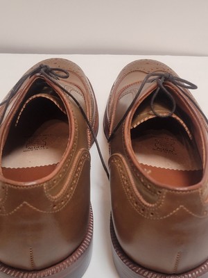 Alden 97285 Wing Tip Bal is built on the Tremont last. The model has a Horween Whiskey Shell Cordovan leather upper with a double leather outsole.