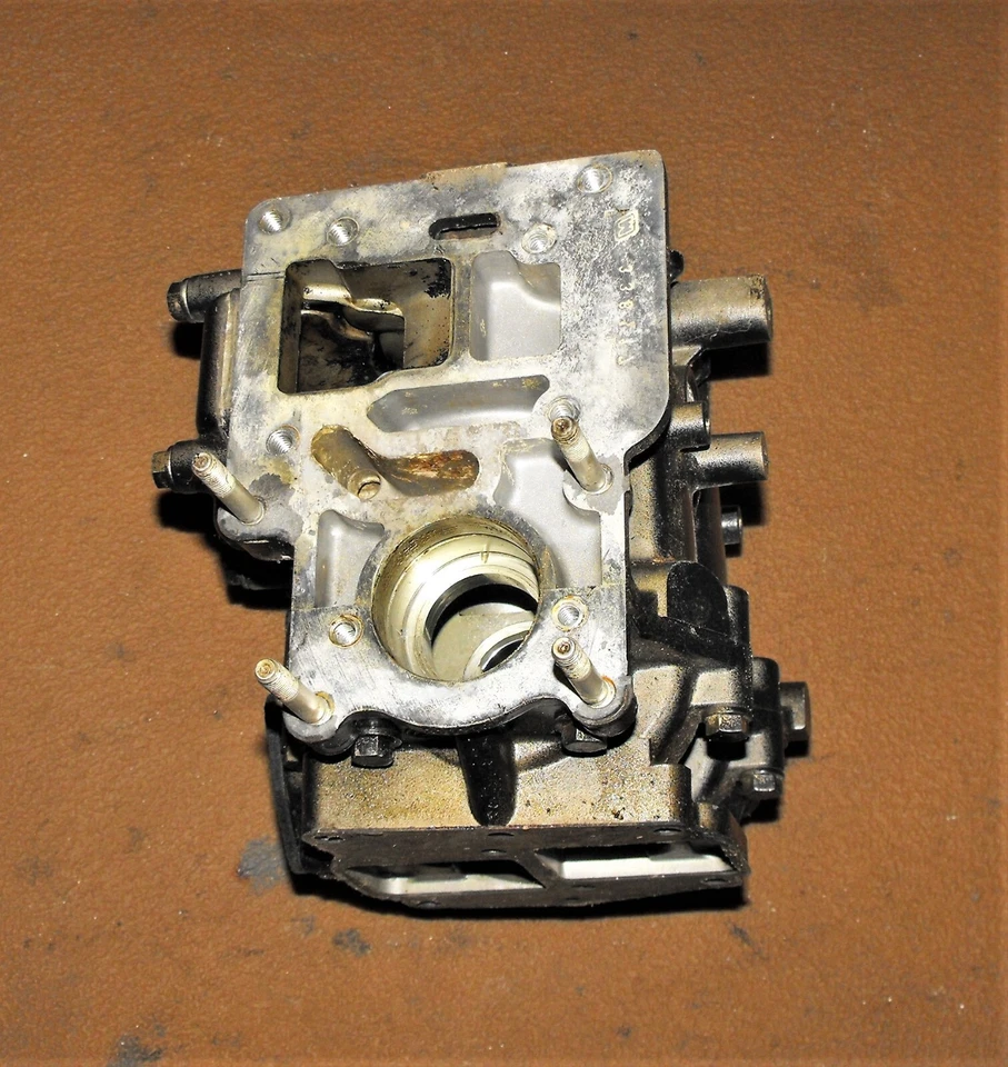 Evinrude 8 HP Crankcase and Cylinder PN 0433930 Fits 1991-1995 - Image 2 of 4