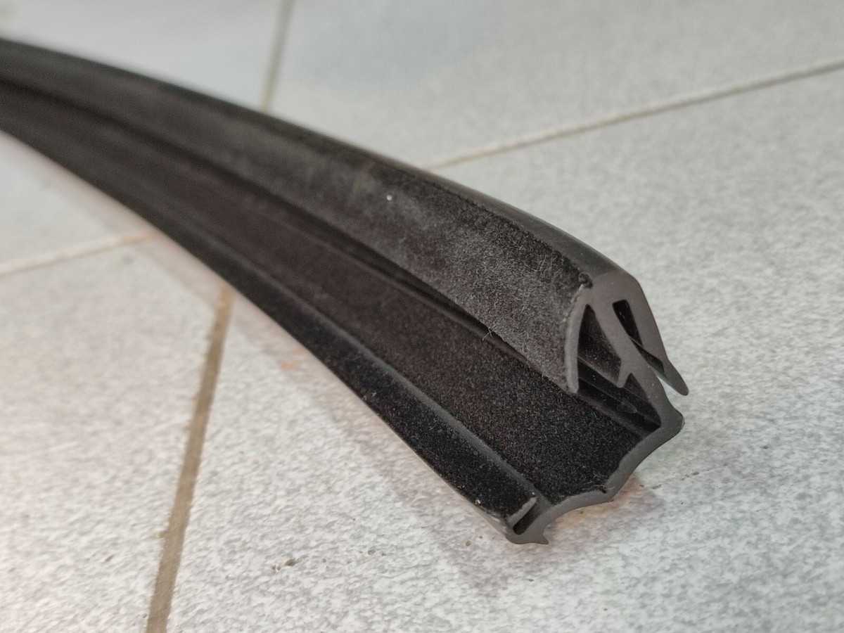 BMW E36 Compact window guide left front !!NEW!! !!GENUINE  