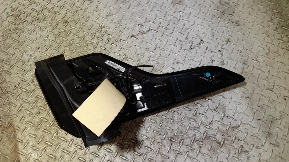 JZJ FORD ESCAPE RIGHT TAILLIGHT ZG, IN BODY, LED TYPE, 09/16-05/20 - image 2 of 4