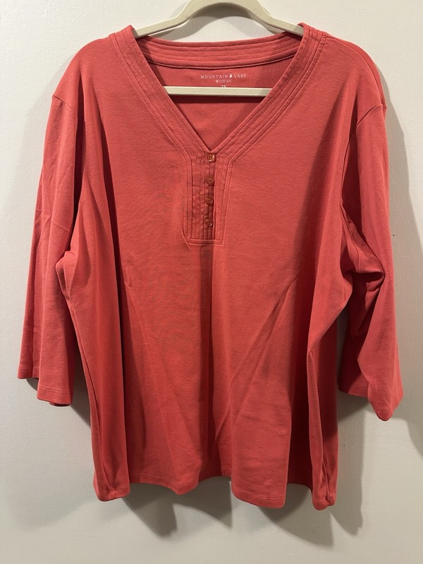 Mountain Lake Woman Top 3/4 Sleeve V Neck Size 2X Coral
