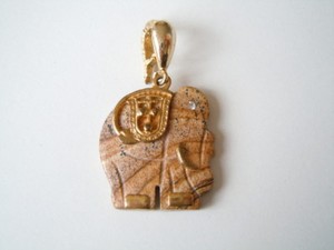 Authentic Jasper Elephant Pendant With Gold-Plated Mount, Rhinestone 9.2 G / 4.2 X 2.5 Cm