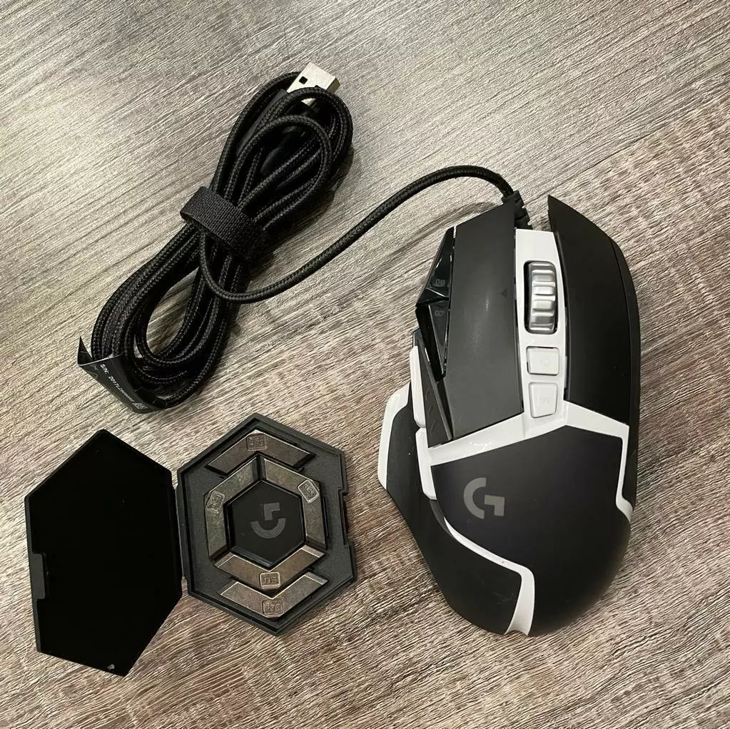 Logitech G502 HERO High Performance Wired Gaming Mouse, HERO 25K Sensor,  25,600 DPI, RGB, Adjustable Weights, 11 Programmable Buttons, On-Board  Memory, PC / Mac 