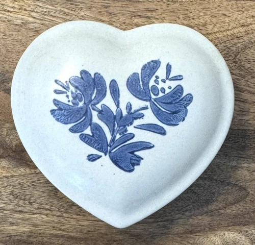 Vintage Pfaltzgraff Yorktowne Heart Bowl with Lid Stoneware READ