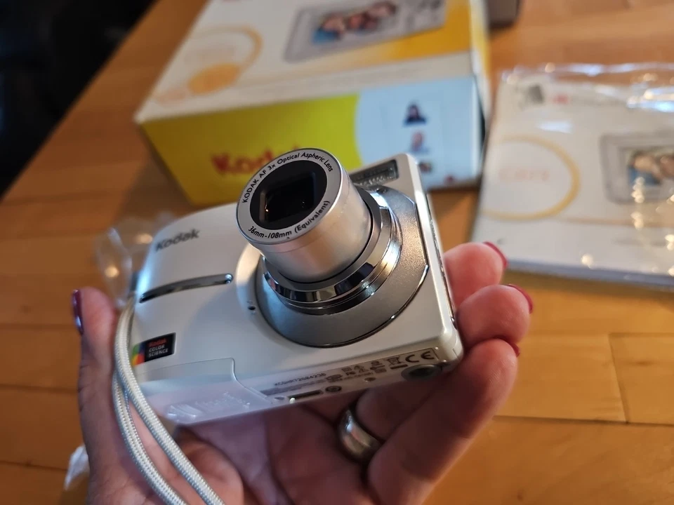 Kodak Digital Camera EasyShare C613 6.2 MP 3x Zoom White EXCELLENT  - Image 3 of 4