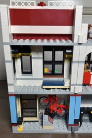 LEGO CREATOR: Bike Shop & Cafe (31026) Incomplete Used