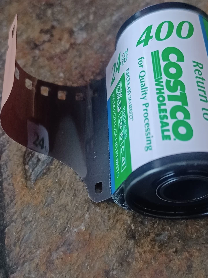 COSTCO Posiblemente La PEOR Película Jamás Hecha 35mm 24 Exp 400ASA Rollo Antiguo Foto 3 de 3