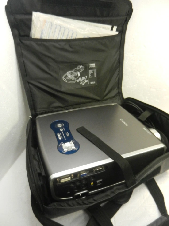 Proyector Canon X700 Multimedia XGA 4000 ANSI LÚMENES FUNCIONA pero necesita bombilla nueva Foto 2 de 4