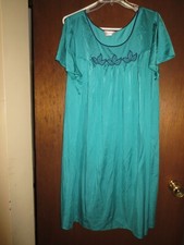 Women Vintage USA Shadowline Green Nylon Embroidered Trim Nightgown Size 1X EUC