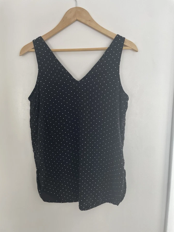 Top para mujer Old Navy pequeño a lunares 100 % rayón sin mangas cuello en V negro M alto Foto 3 de 4