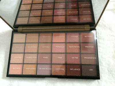 REVOLUTION Life on the Dance Floor VIP Eyeshadow Palette 24 x 1,1 g