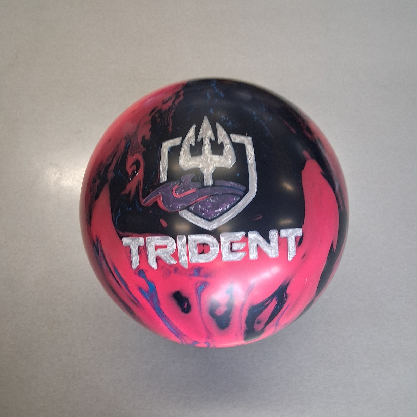 Motiv Trident Horizon Bowling Ball 16 lb.  1st quality  NEW 