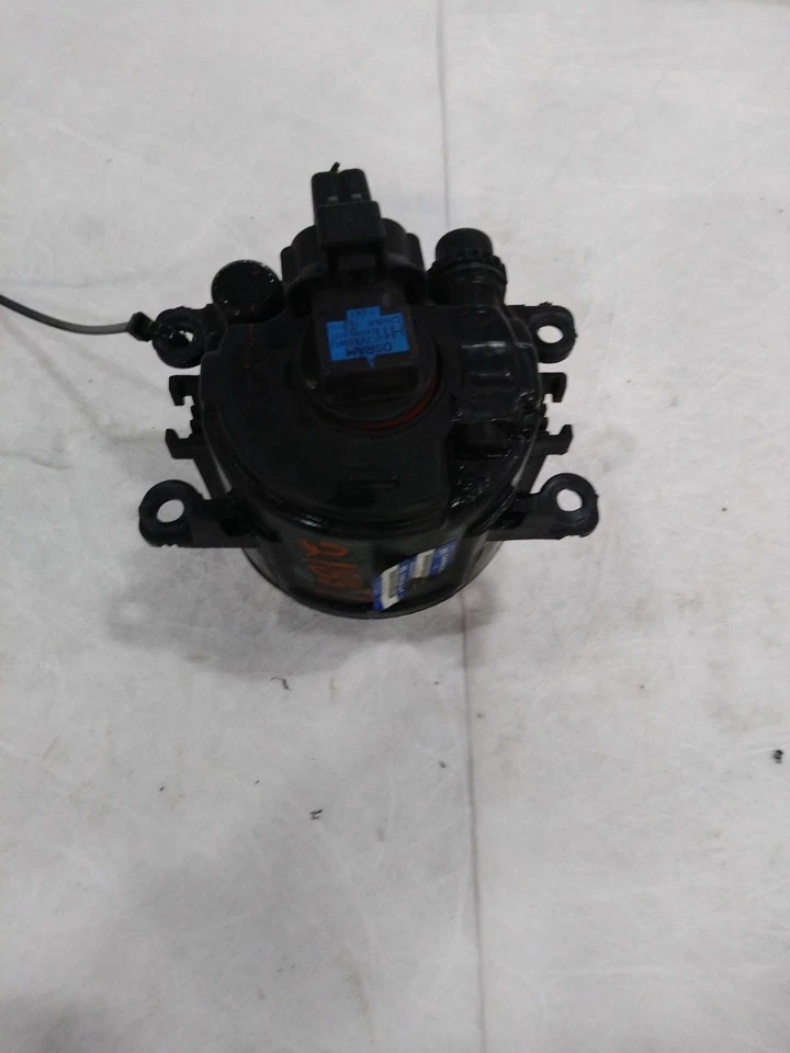 Luz de direção usada serve: 2017 Nissan Pathfinder para-choque de neblina montado à direita e - Imagem 2 de 4