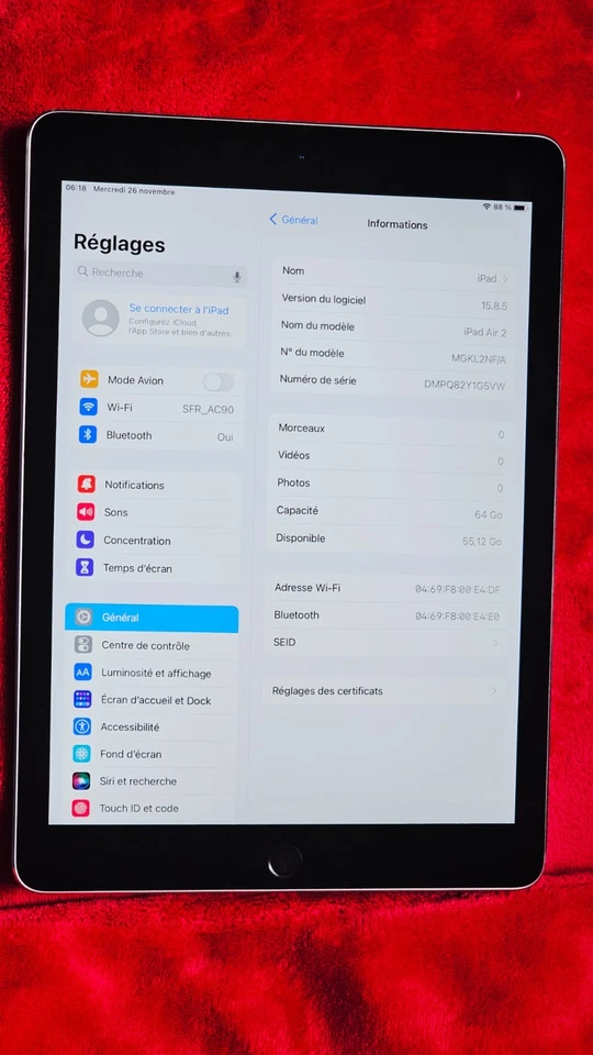 Tablette Apple iPad Air 2  64Go - Wi-Fi - gris sidéral - 9,7" - iCloud contourné - Photo 4/4