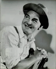 1947 Press Photo Ed "Archie" Gardner stars in NBC's "Duffy's Tavern."