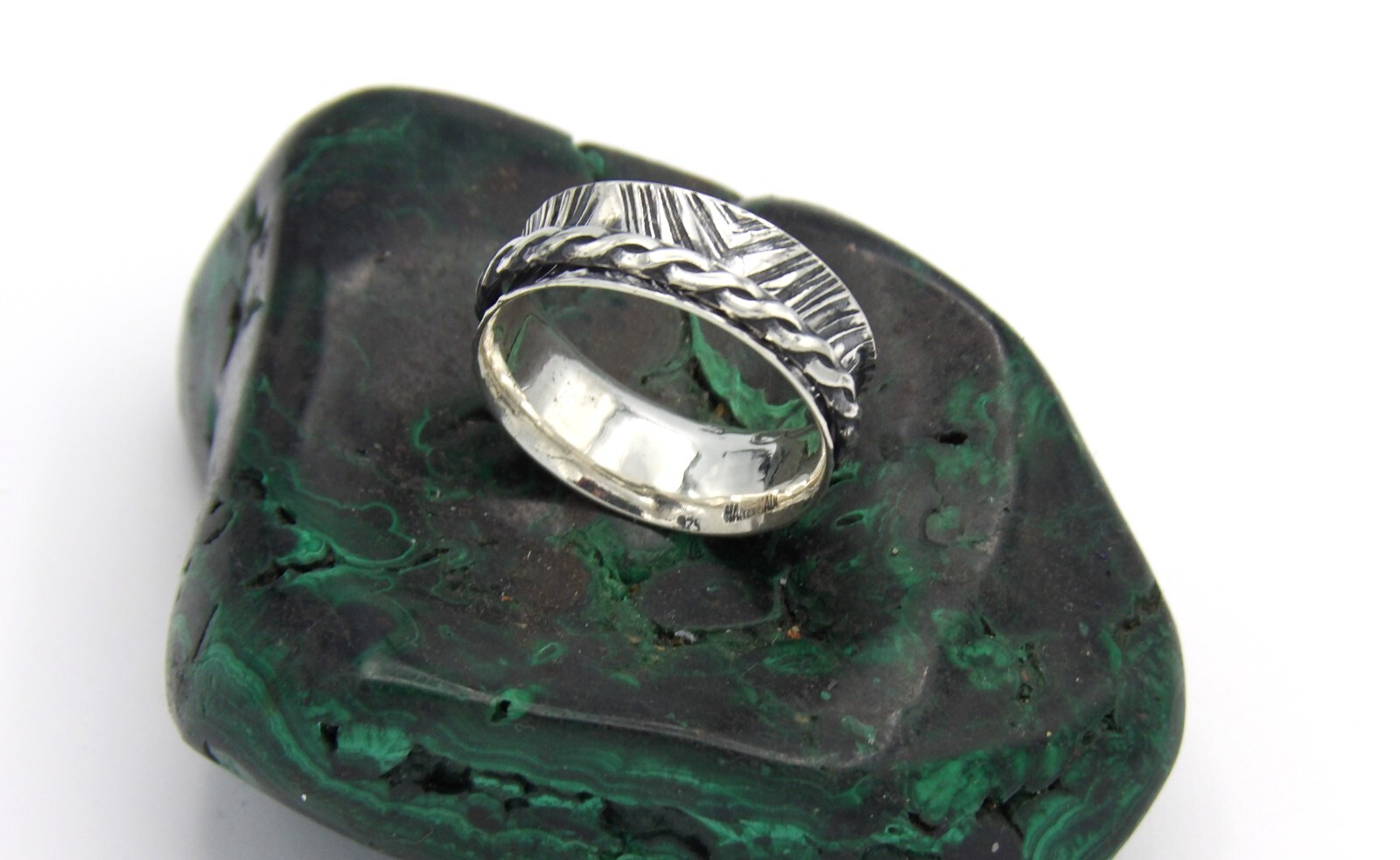 как выглядит Hand Made in USA Solid925Sterling Silver Oxidized Zebra Design Infinity Spinner фото