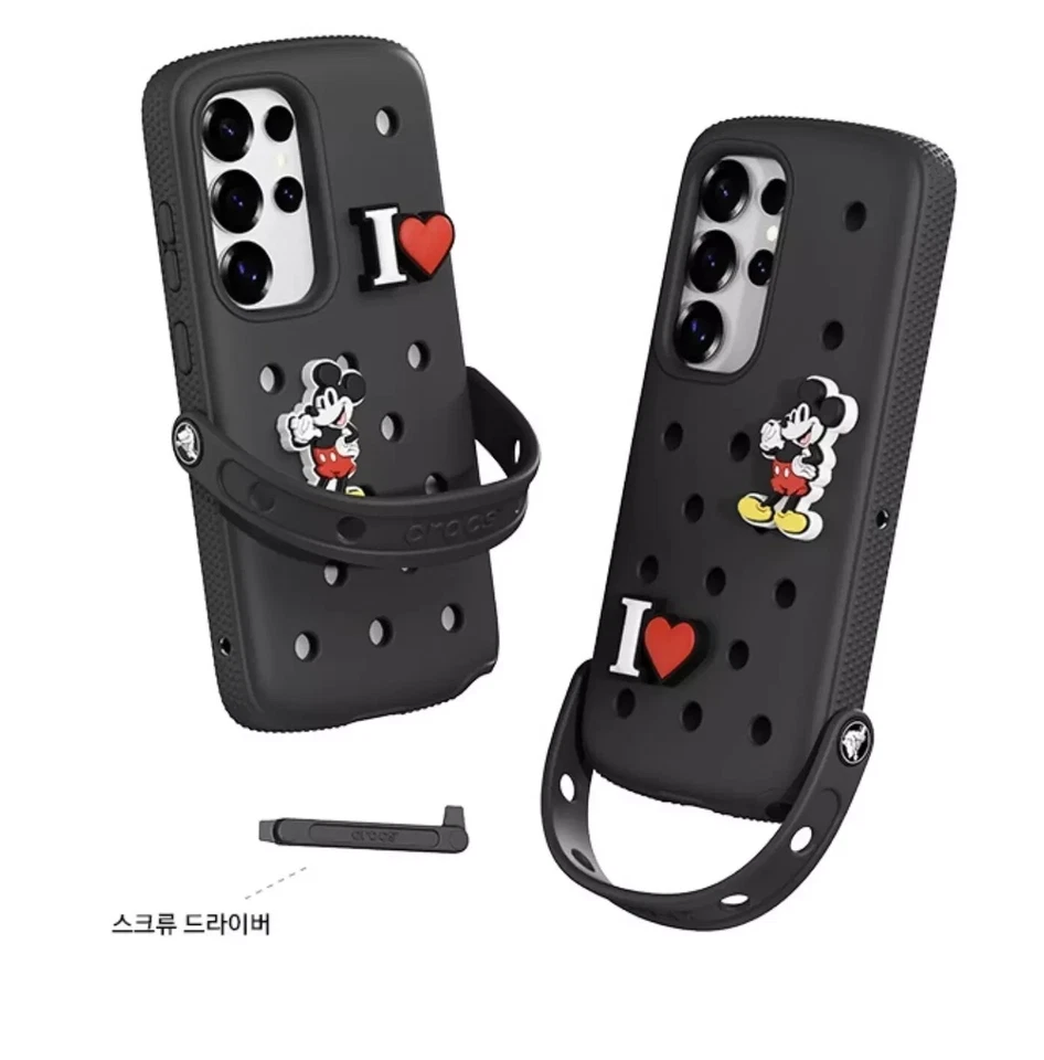 Capa preta com berloques Jibbitz SAMSUNG Galaxy S25 Series x Crocs Bon - Imagem 4 de 4