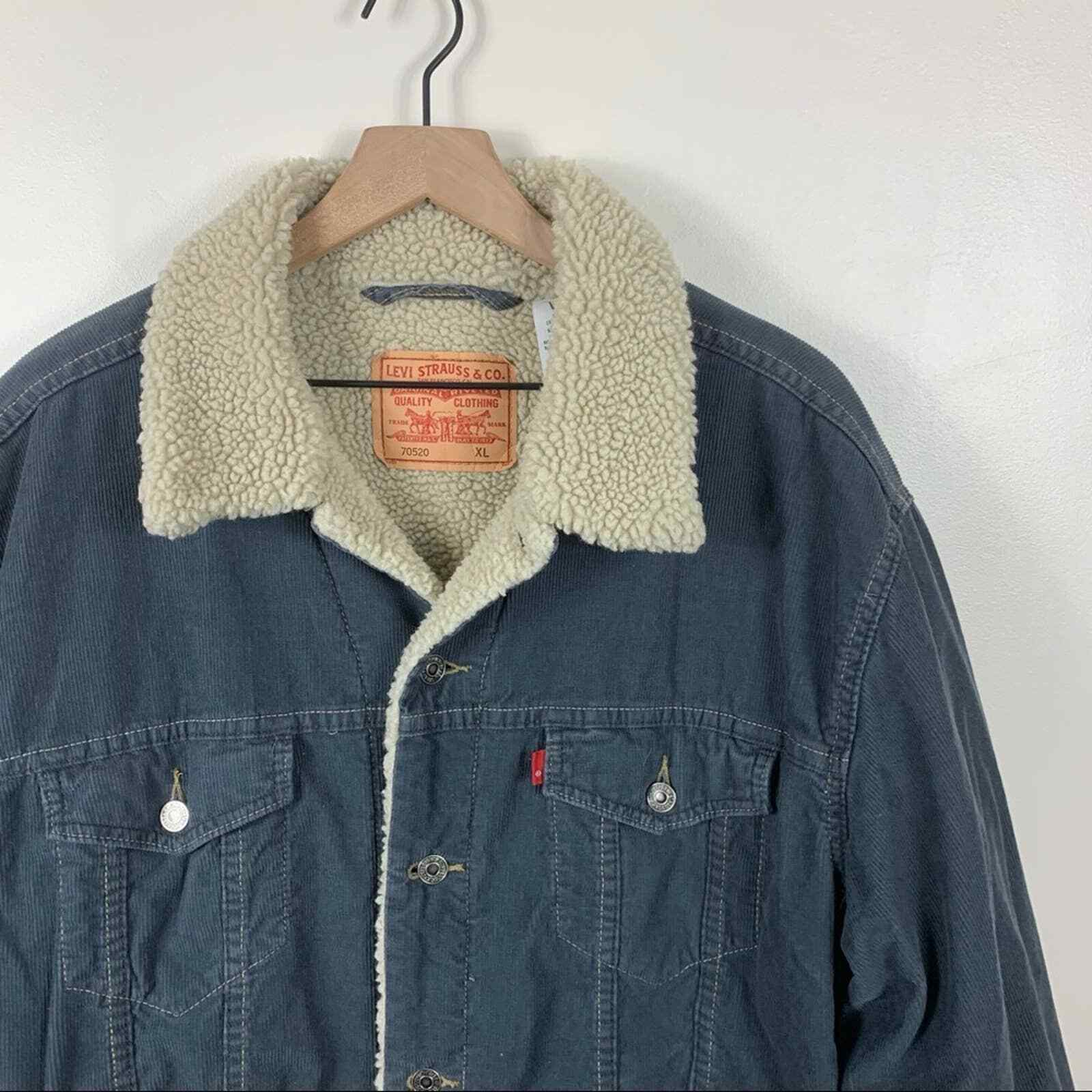 Levi’s Men's Sherpa Lined Corduroy Trucker Jacket Sz.… Gem
