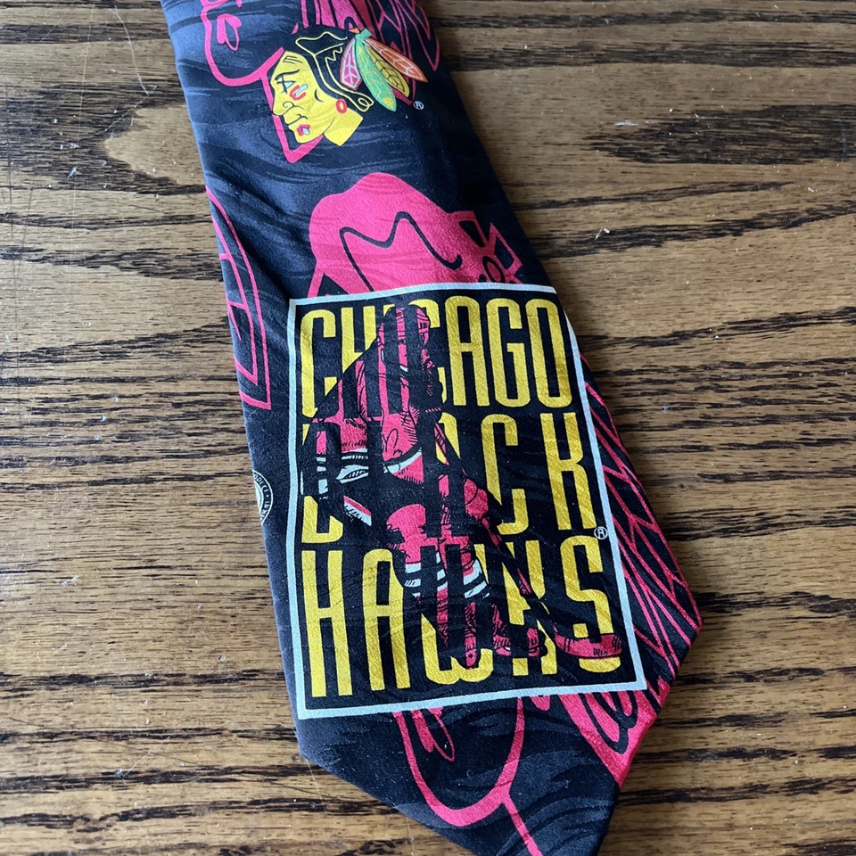 Corbata deportiva Chicago Blackhawks Ralph Marlin RM roja negra seda EE. UU. De colección Nueva con etiquetas Foto 2 de 4
