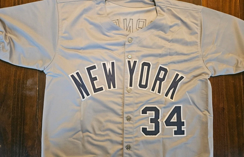Camiseta autografiada de la Serie Mundial 2009 de AJ Burnett New York Yankees Beckett certificado de autenticidad Foto 2 de 3