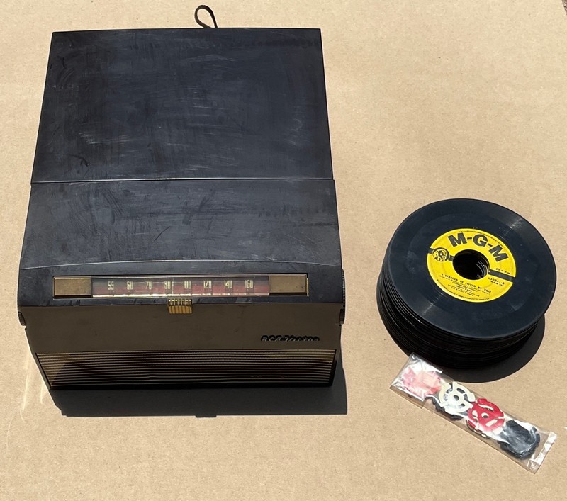 VINTAGE RCA VICTOR MODEL 9-Y-510 RADIO-PHONOGRAPH BAKELITE - For Repair or Parts
