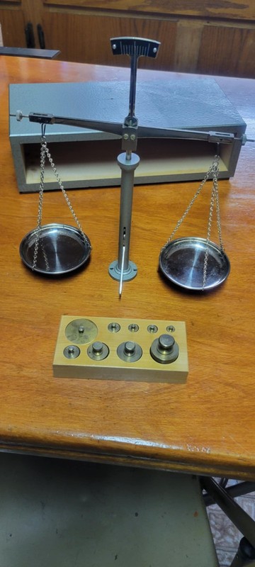 DIXON EQUAL ARM WEIGHT SCALE WEST GERMANY