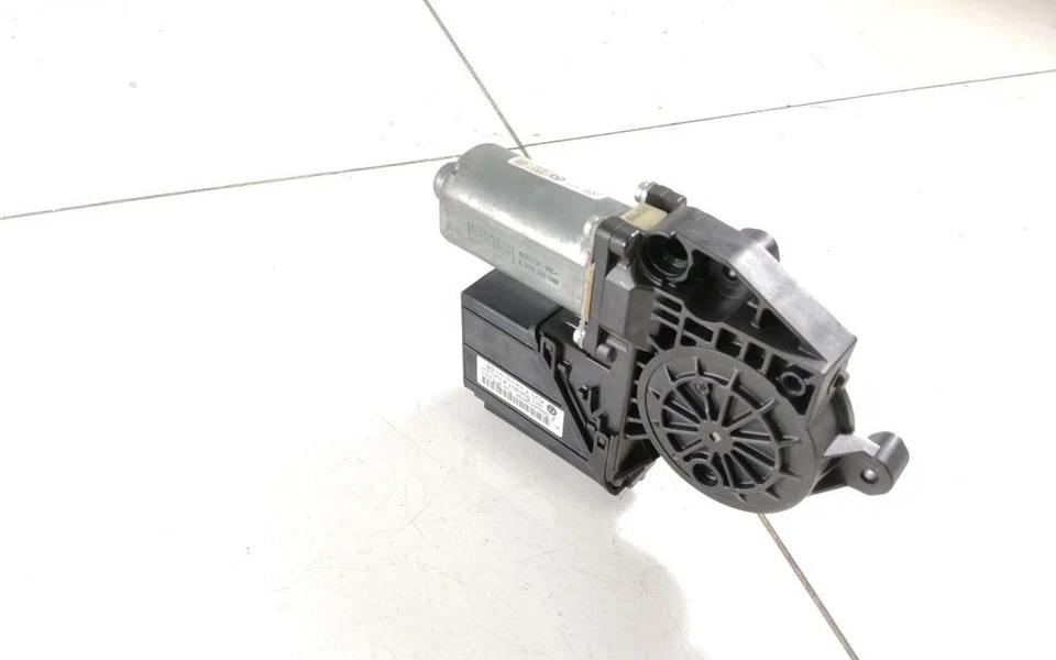 Volkswagen Transporter - Caravelle T5 Window Regulator Motor Front Door BOS120765 - Image 2 of 4