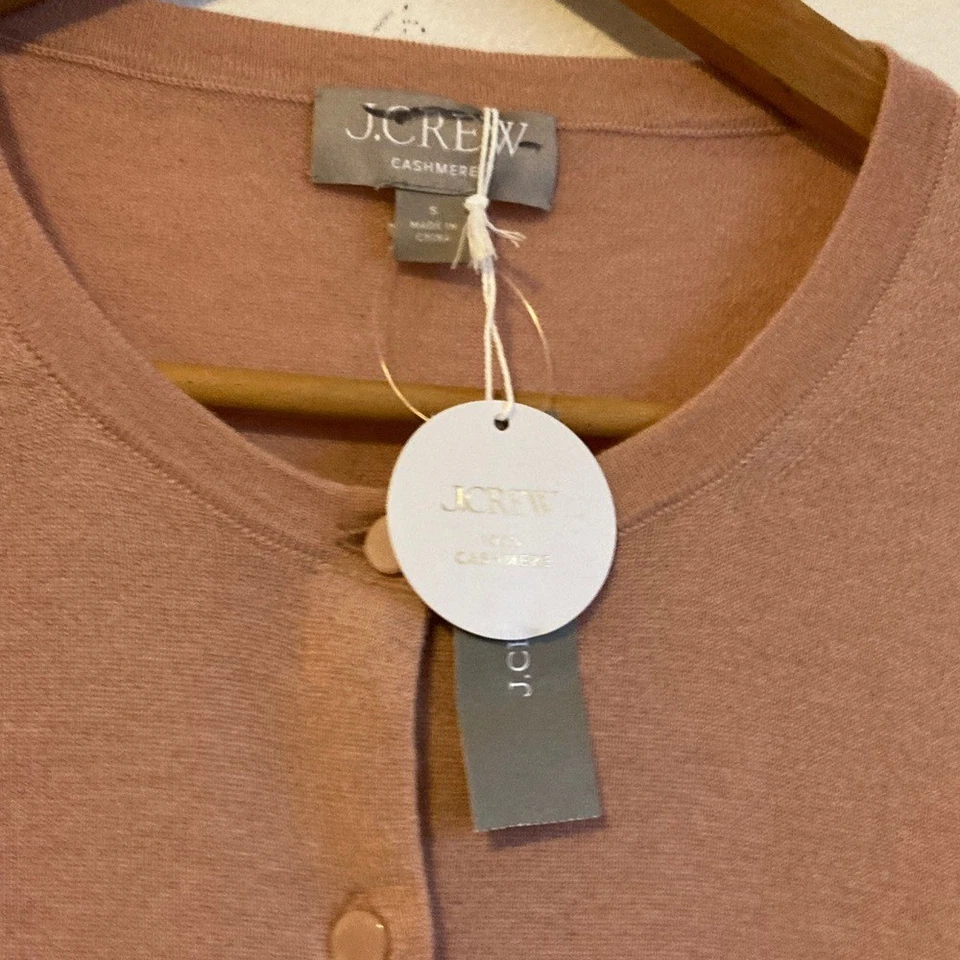 J. Cárdigan de cachemir Crew peso pluma pequeño Rosy Dune Foto 4 de 4