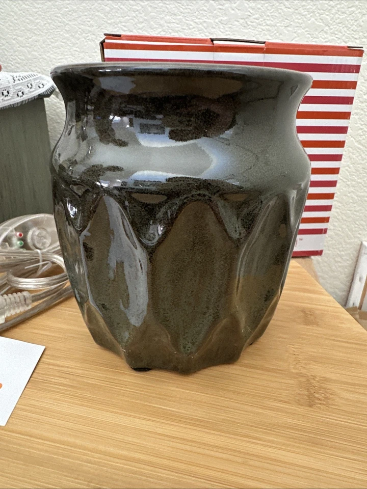 Gold Canyon Candle Co. Calentador POD mediano con aroma verde oscuro Foto 2 de 4